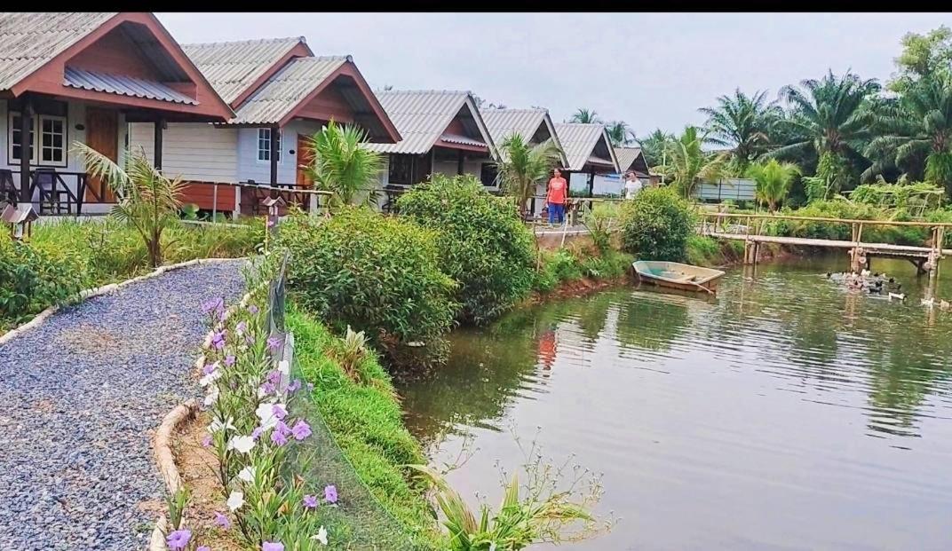 ปารมีฟาร์มสเตย์ Takuapa Bagian luar foto